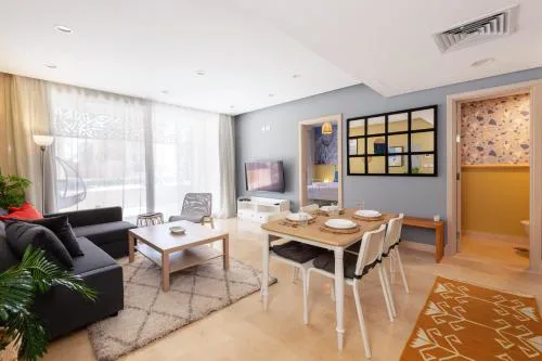 Exotic 1BDR w Outdoor Terrace Pool & Beach Access