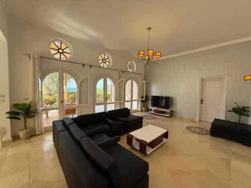 Hillside 4BR Villa, El Gouna Getaway