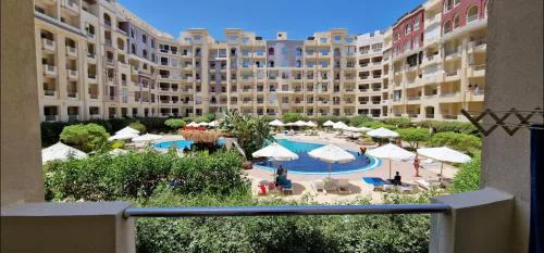 Hurgada Florenza kamsen with pool view in Arabia area