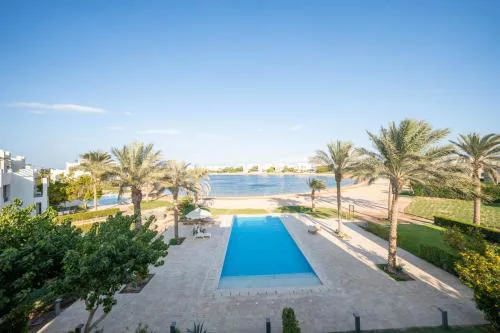 Joubal 2BR • Top Floor Lagoon View