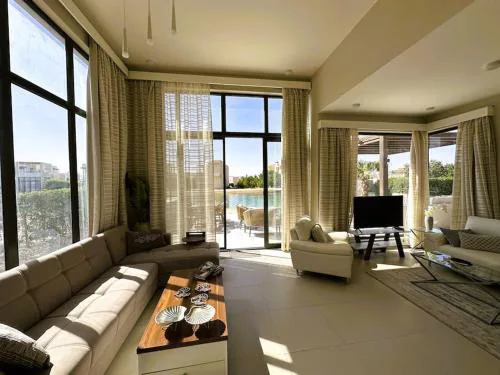 Luminous 4BR Villa, Free Pool & Lagoon Access At Gouna