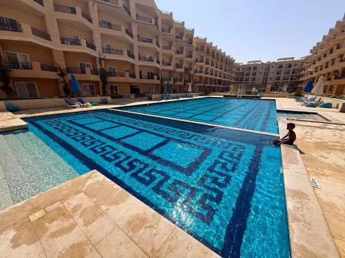 Luxurious Apartment in Selena Bay - Private Beach, 5 Pools and Kite Surfing