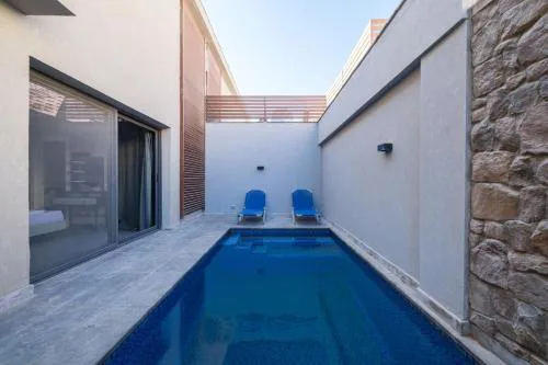 Luxury 2BR Bali • Heated Pool
