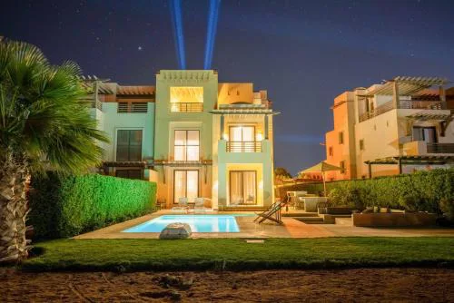 Luxury 4BR + Nanny Villa • Ancient Sands