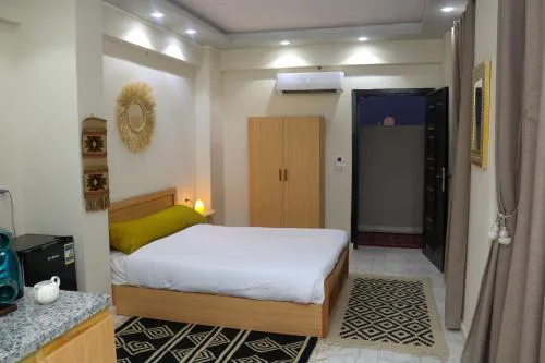 Luxury Arabic Romantic Studio with its own large private Roof Terrace 15 mins from El Gouna