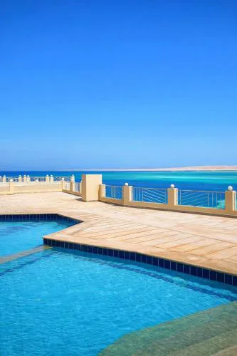 Luxury Sea View Apt near Beach - 2 Pools - Balcony