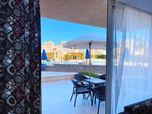 Mig Luxury Pool-Side Chalet & beach - Selena Bay