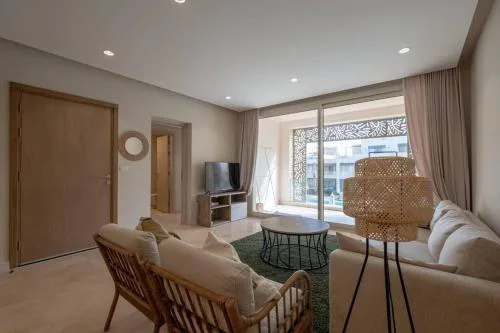 Newly Furnished & Bright 2BR Apt: Mangroovy