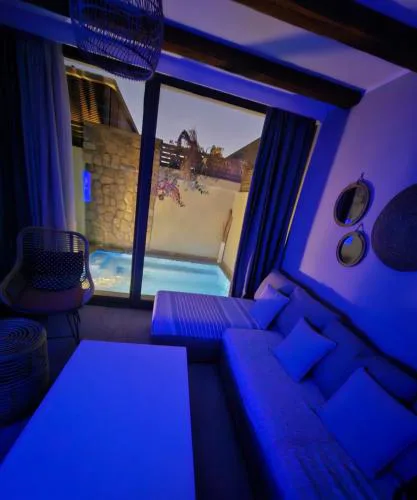 One Bedroom private pool