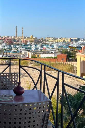 One bedroom with sea view in the centre