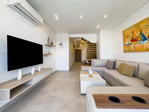 Poolside Townhome with 2 Masters, a Huge Terrace in El Gouna
