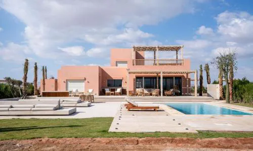 Premium 5BR Villa • Heated Pool • Ancient Hill