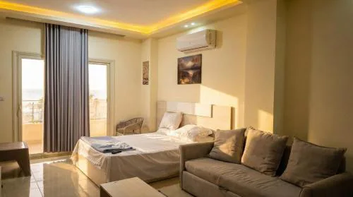 Seaside studio with private Beach and pool