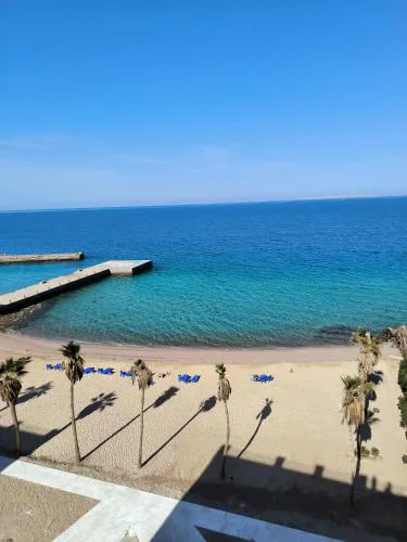 Solo beach front studio or for couple