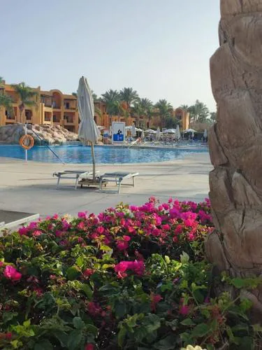 Stella de Mari chalet in Makadi with beach and pool view