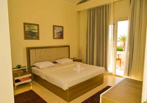 Stylish 4 BR with a Private Heated Pool V15 at White Villas
