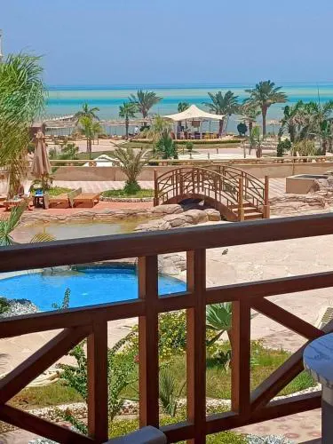 Tony's Privy Beds by Red Sea