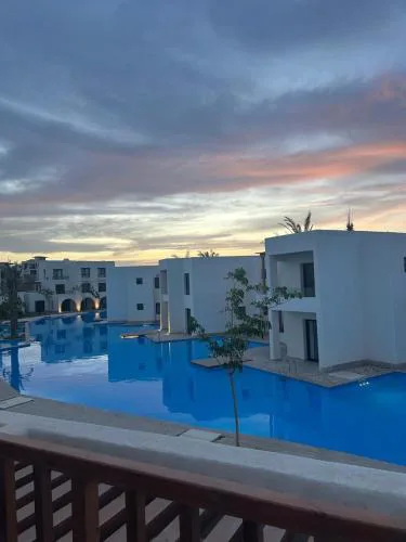 Tranquil 3-Bedroom Holiday Home in Makadi Heights, Hurghada - Private Rooftop Pool, Lagoon and More