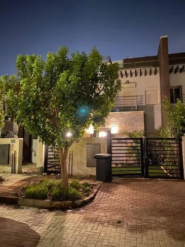 Elegant Villa in Hyde Park