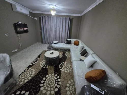 Modern Deluxe 3 Bedroom Apartment with 2 scenic balconies
