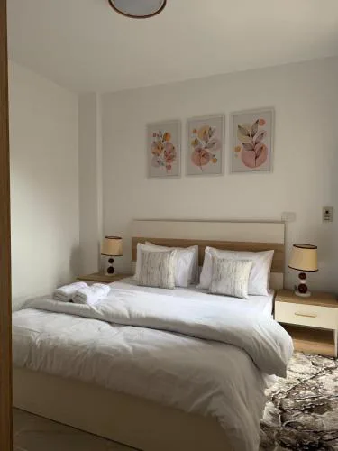 Cozy B12 Getaway - 2BR Near Strip Mall