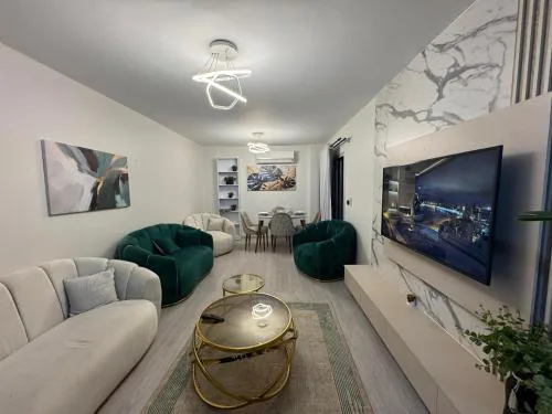 Green Cozy Apt
