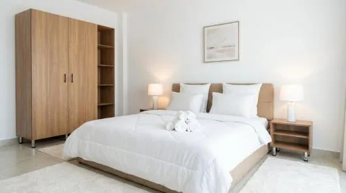 Luxury Stylish 3BR Direct View East Hub