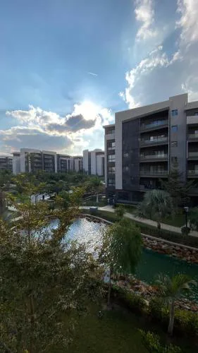 Privado Premium 3BR Lake View Madinaty