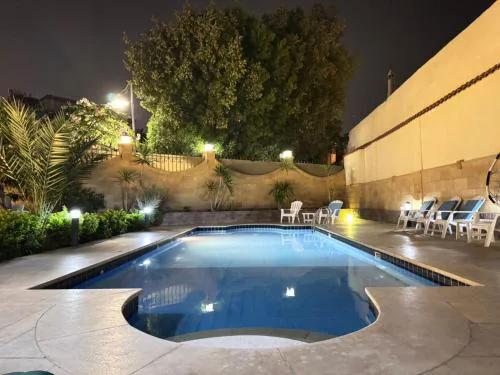 فيلا فندقيه مع حمام سباحه وحديقه 0306-888-0106