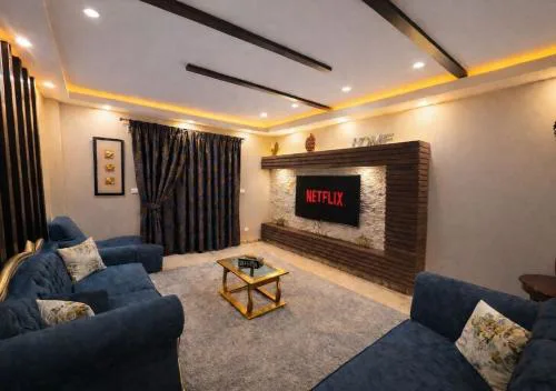 2BR Apt near AUC with Private Garden