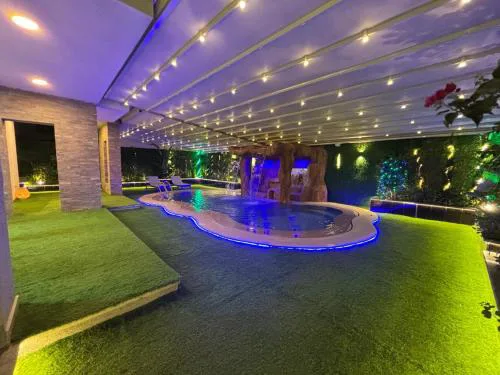 7 BR Private Entire Smart House with Heated Pool, Waterfall, Garden