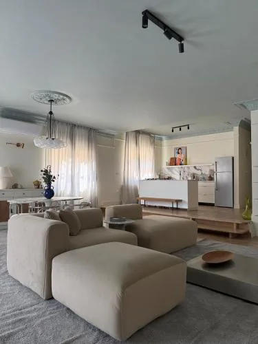 ADoor Chic Stay