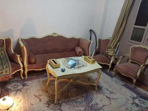 amazing location in Cairo Egypt besaid Auc University in Tahrir square down town besaid small museum and pyramids giza and Big brand in the world besides big hotel Hilton smieramis intercontinددl hotel and Nile river and softel hotel and shtingrbarg s