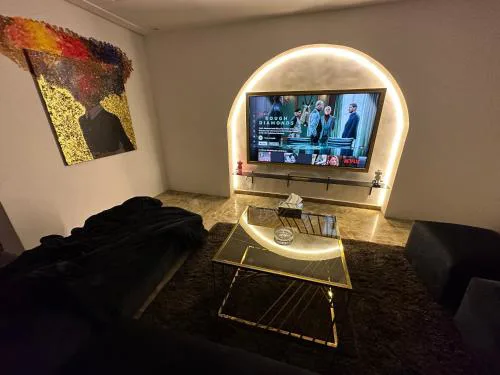 APOLO- Modern 1-Bedroom apartment in Heart of Zamalek visits allowed