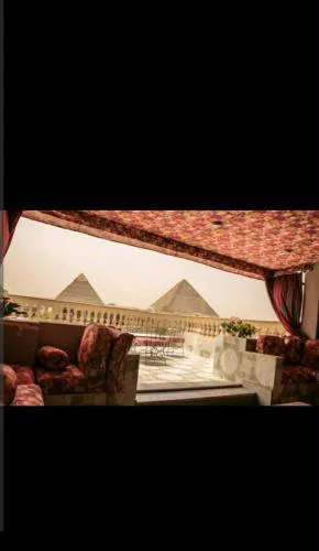 Blanco pyramids inn