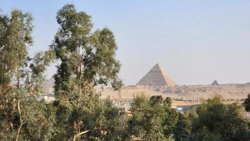 Breathtaking Pyramid View - Full Cozy & Stylish Apartment