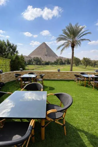 Centrada pyramids hotel