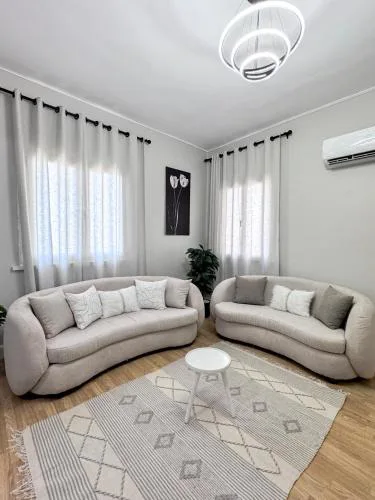 Central Luxury Stay, Stylish Urban Escape