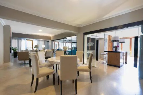Chic Modern 4-Bedroom Apartment