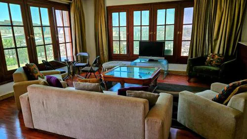 Cosy Apt with Panoramic Pyramids & Museum view