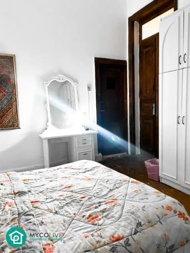 Downtown Room 1 COliving French Institute