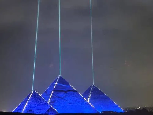 Falcon pyramids inn