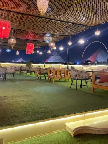 Farsha Pyramids Inn