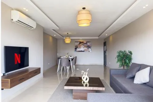 Flattering 2BDR - 5 min to Airport
