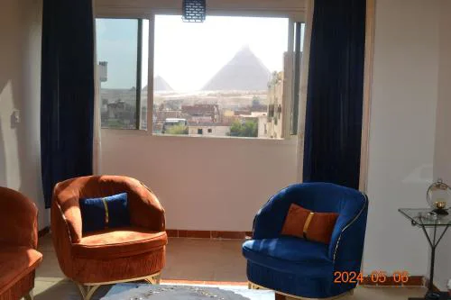 Golden pyramids inn