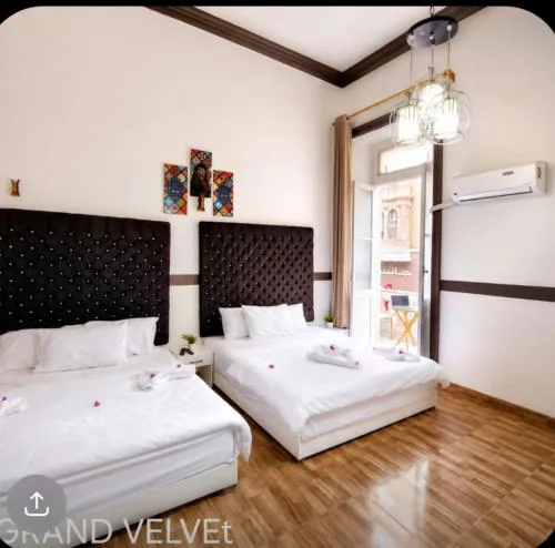GRAND VELVEt