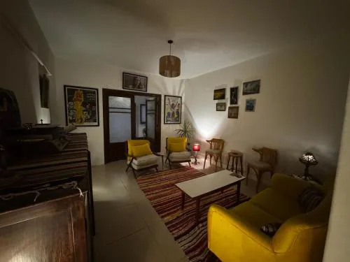 Guest house 2 rooms available Females only
