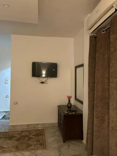 Holom Abu State House double bedroom infront of the pyramids gate with breakfast