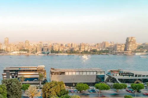 شقة فندقية اطلالة عالنيل بالكامل في قلب القاهرة بجوار الفورسيزون