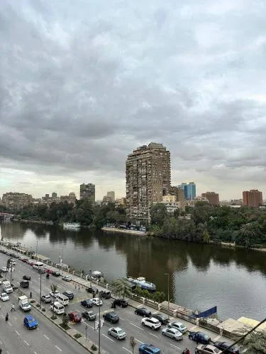 شقة فاخرة علي النيل بالعجوزة